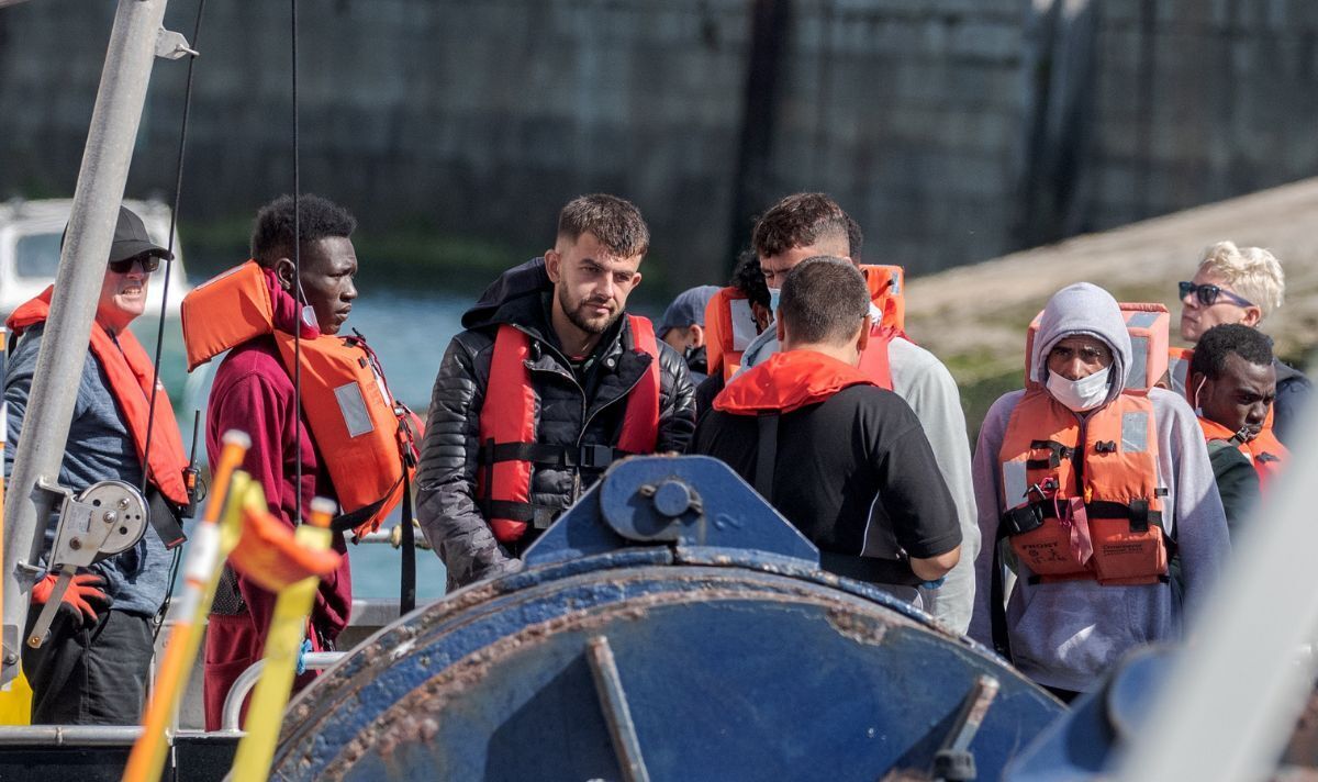 Migrant crisis: People smugglers use TikTok to lure migrants in from Albania on minibus