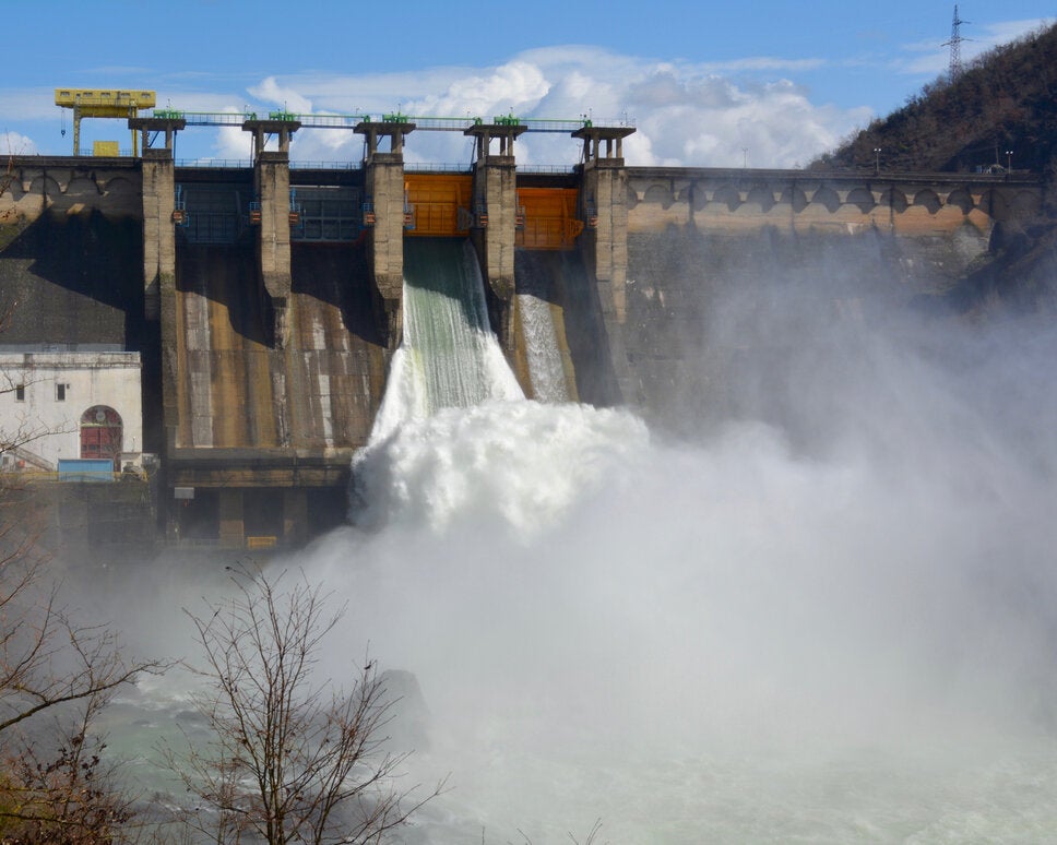 Albanians continue fight against planned hydropower plants