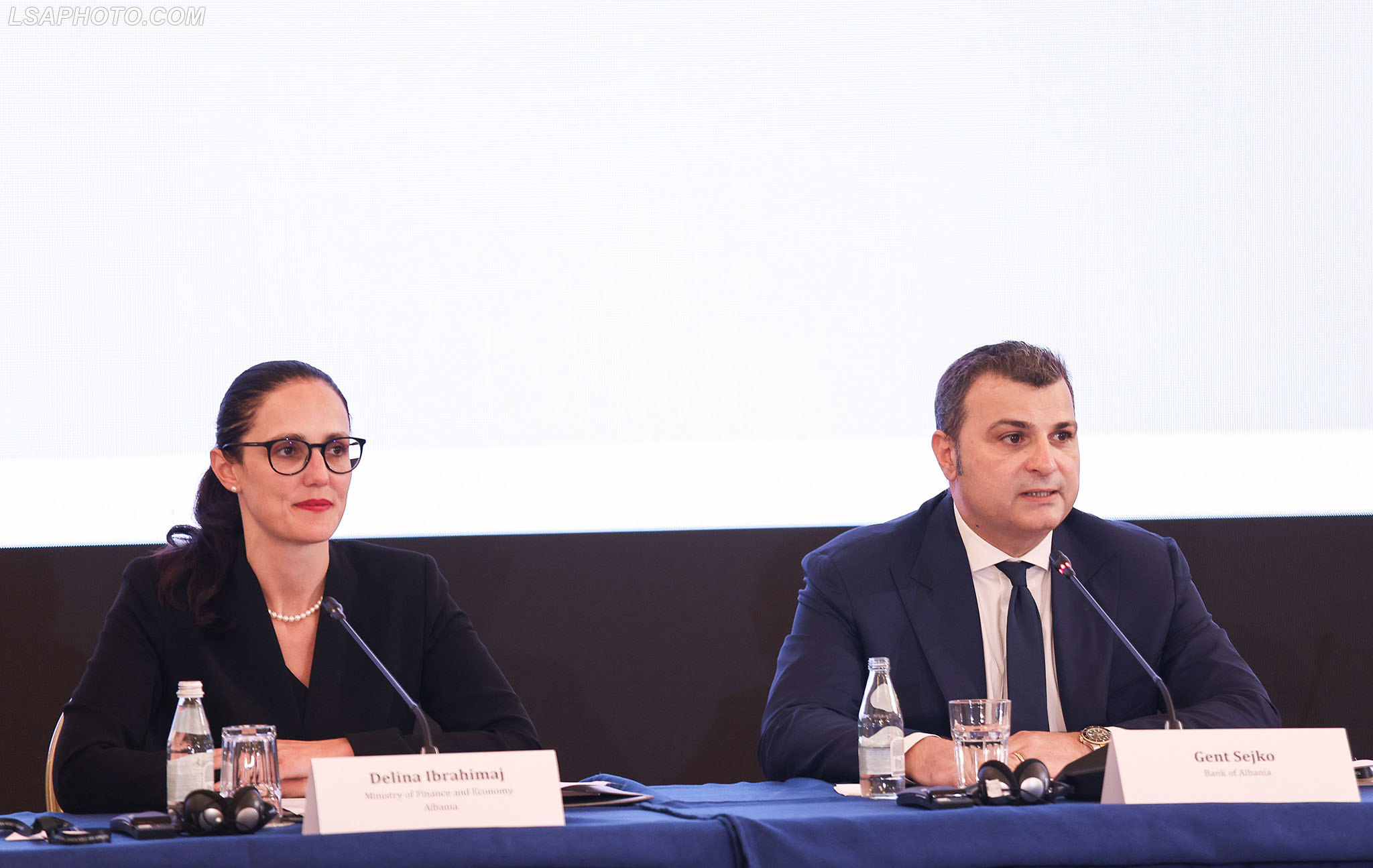 Albania Pressed to Act Over Currency&rsquo;s Unexplained Rise